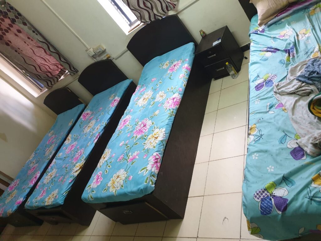 pg in navrangpura for boys