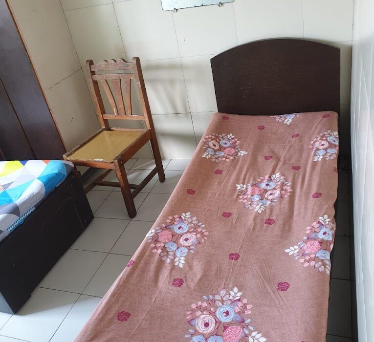 Single room pg in navrangpura for boys