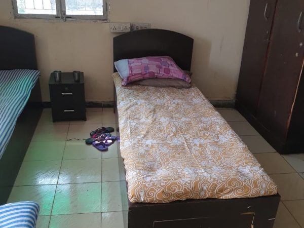 Single room pg in navrangpura for boys