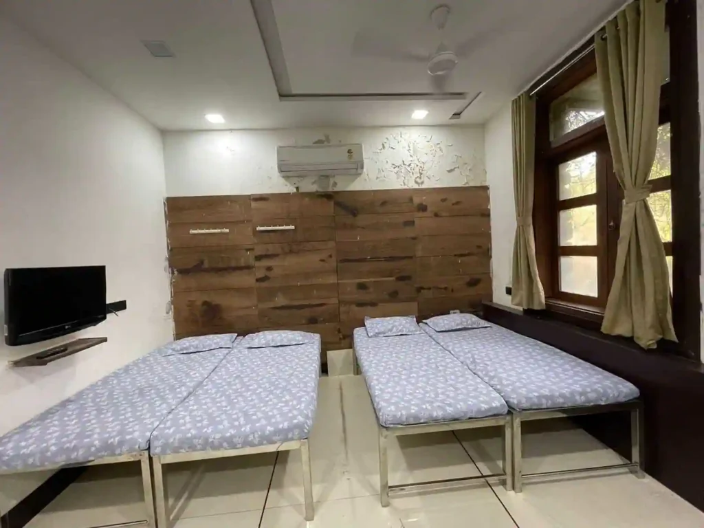Boys PG Near Navrangpura Ahmedabad