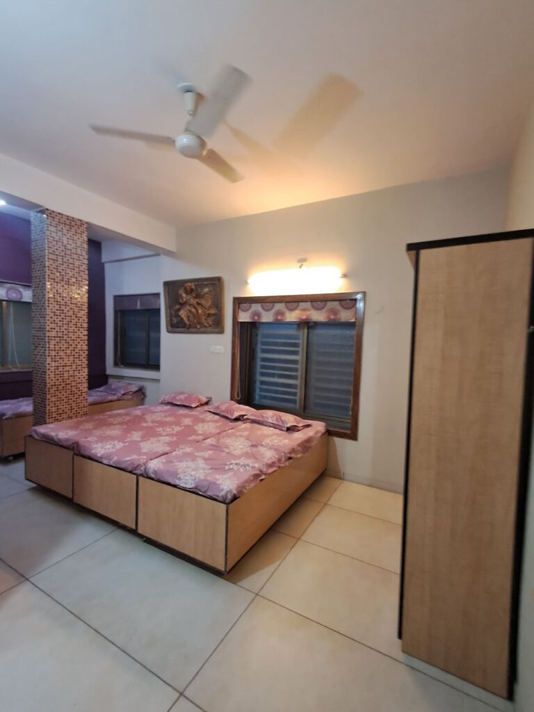 Best Single Room PG in Navrangpura Ahmedabad for Boys